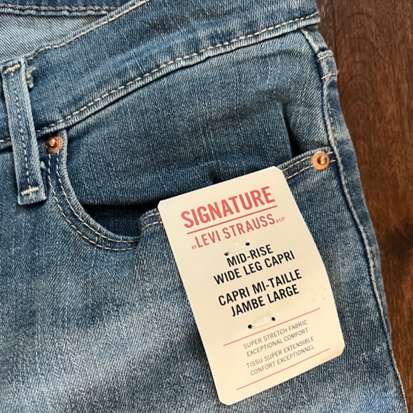 Levi’s mid rise wide leg capri - Picture 5 of 5